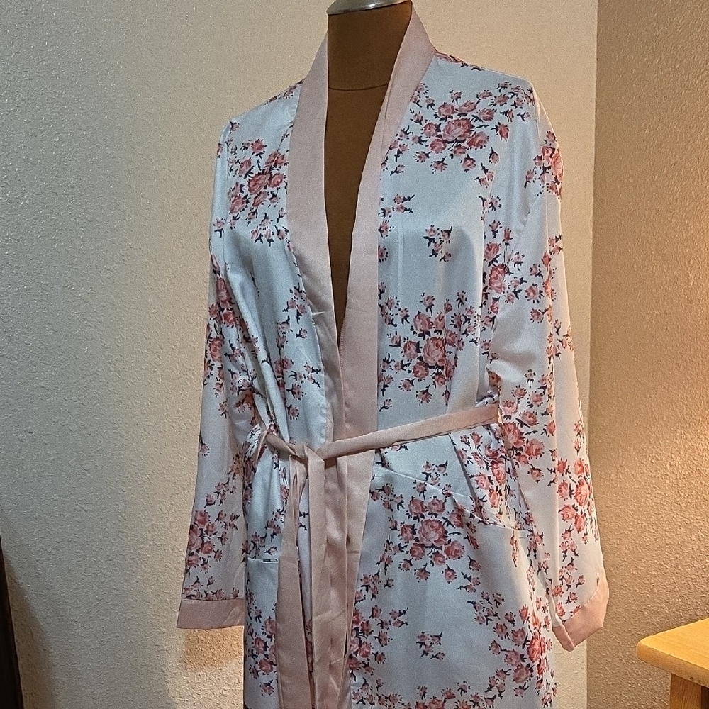 Morgan Lane Pink and White Floral Robe